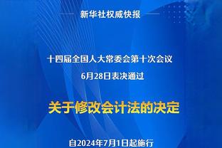 恶汉？苏亚雷斯劝架，反被梅洛当着主裁的面锁头